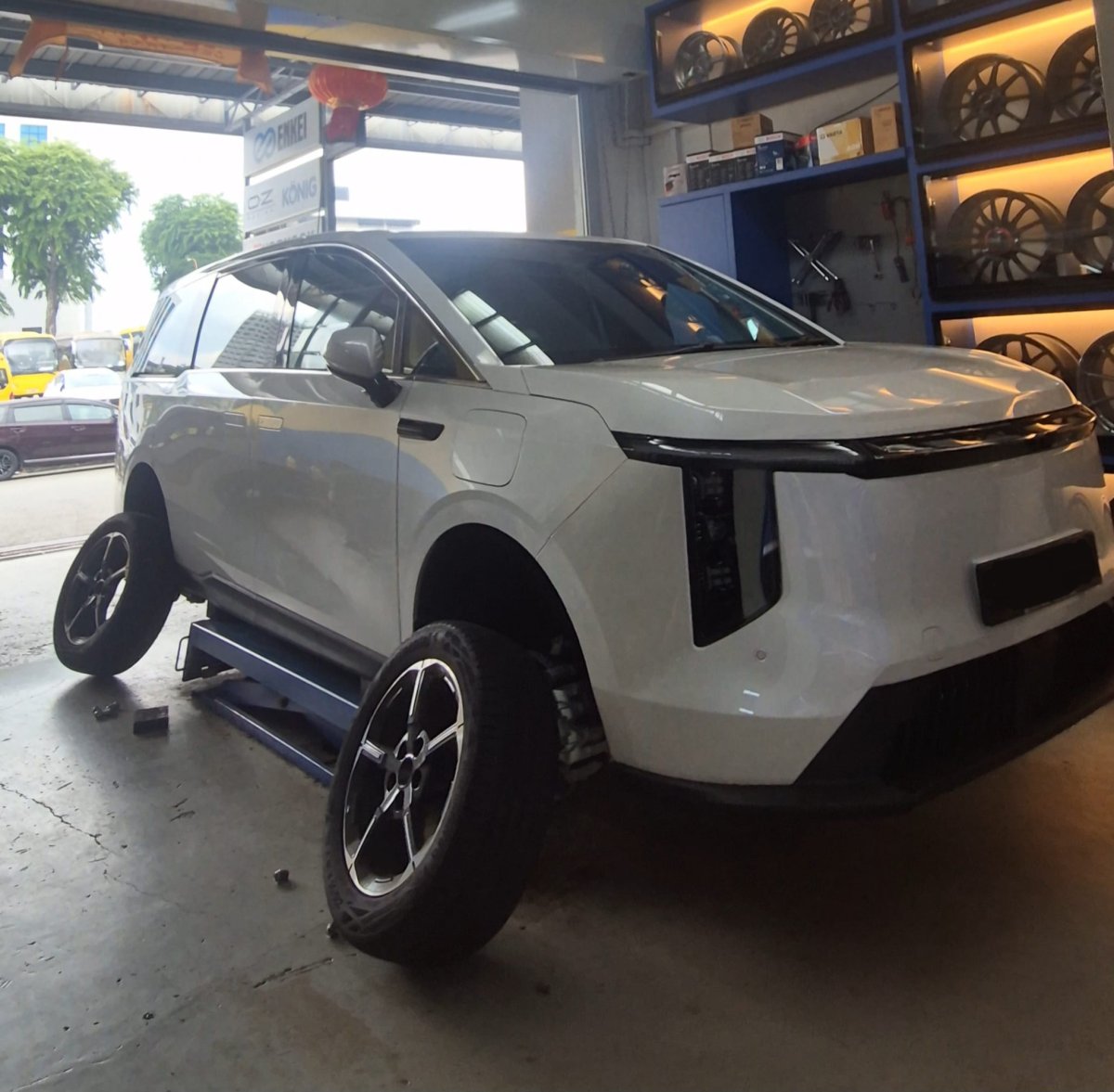 MAXUS MIFA 7 — GOODYEAR EFFICIENT GRIP 2 SUV — Tai Huat Tyres Singapore