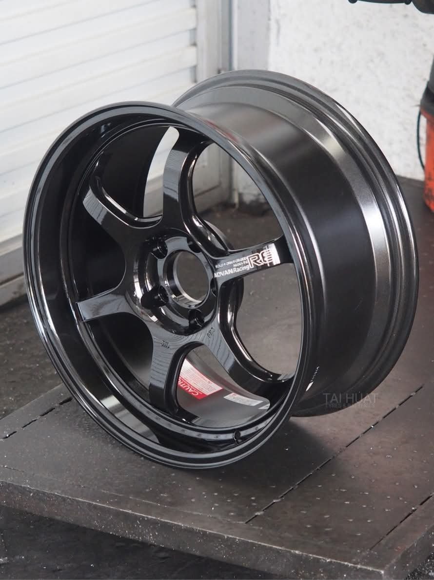Advan Racing Yokohama R6