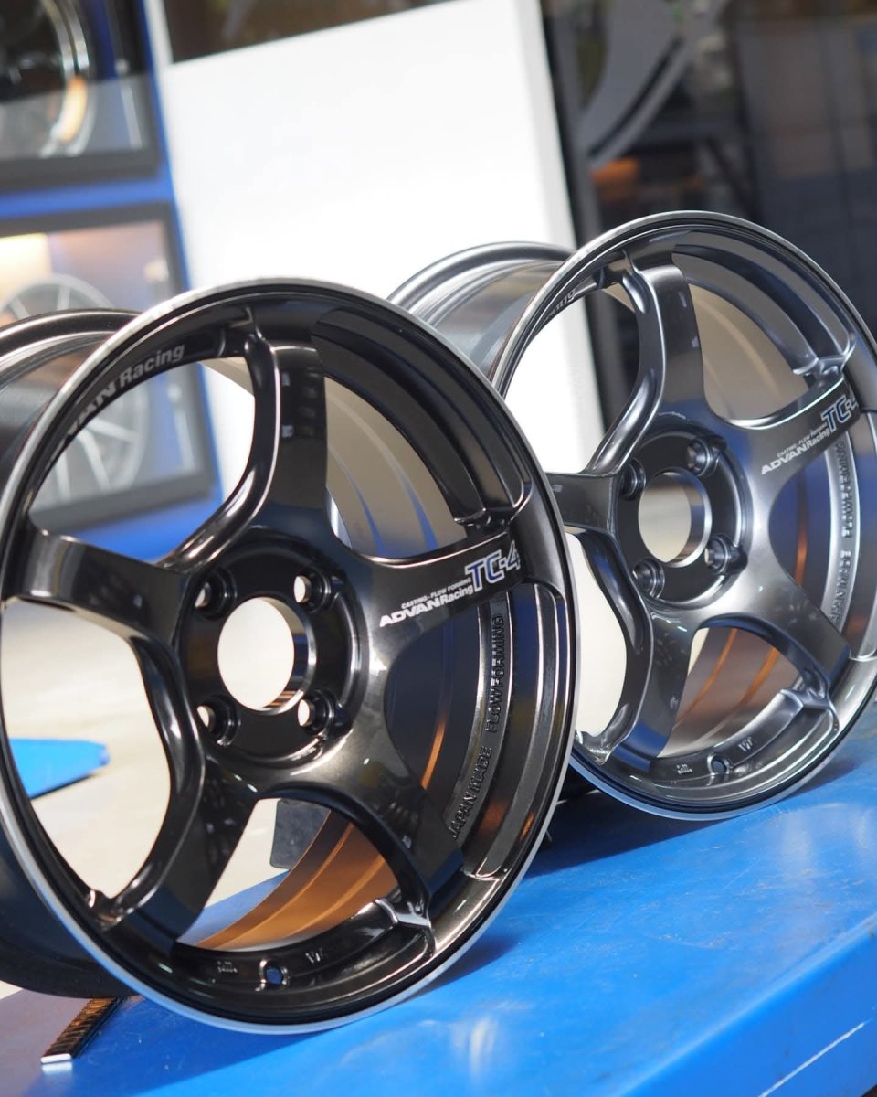 Advan Racing Yokohama TC-4